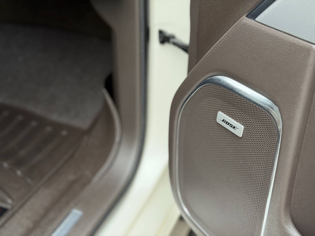 Used 2014 Chevrolet Silverado 1500 LTZ Z71 w/ LTZ Plus Package AWD/4WD image 20