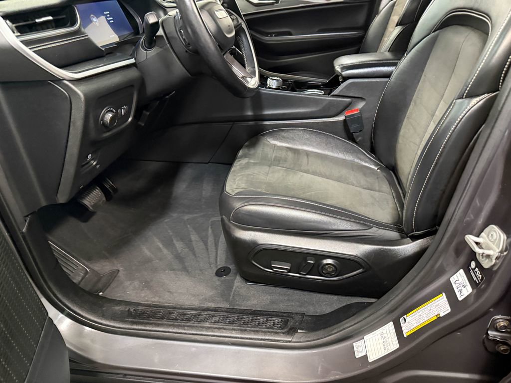 Used 2022 Jeep Grand Cherokee Altitude AWD/4WD image 54