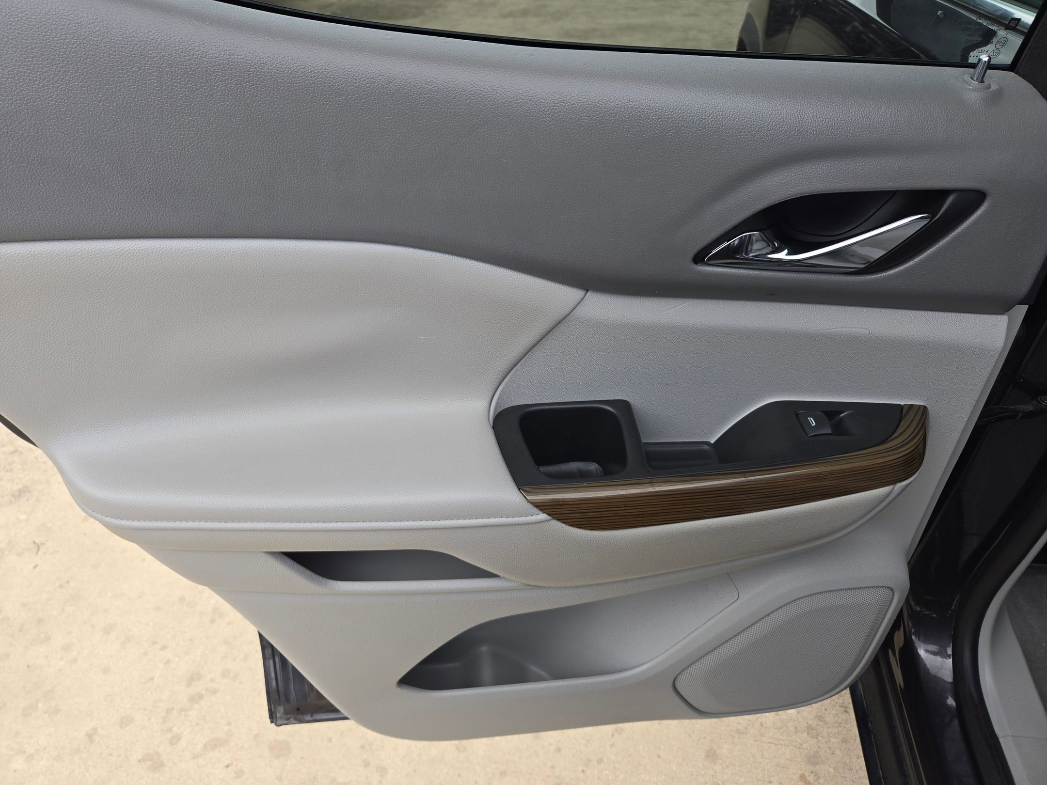 Used 2017 GMC Acadia SLE w/ Driver Alert Package I FWD image 14