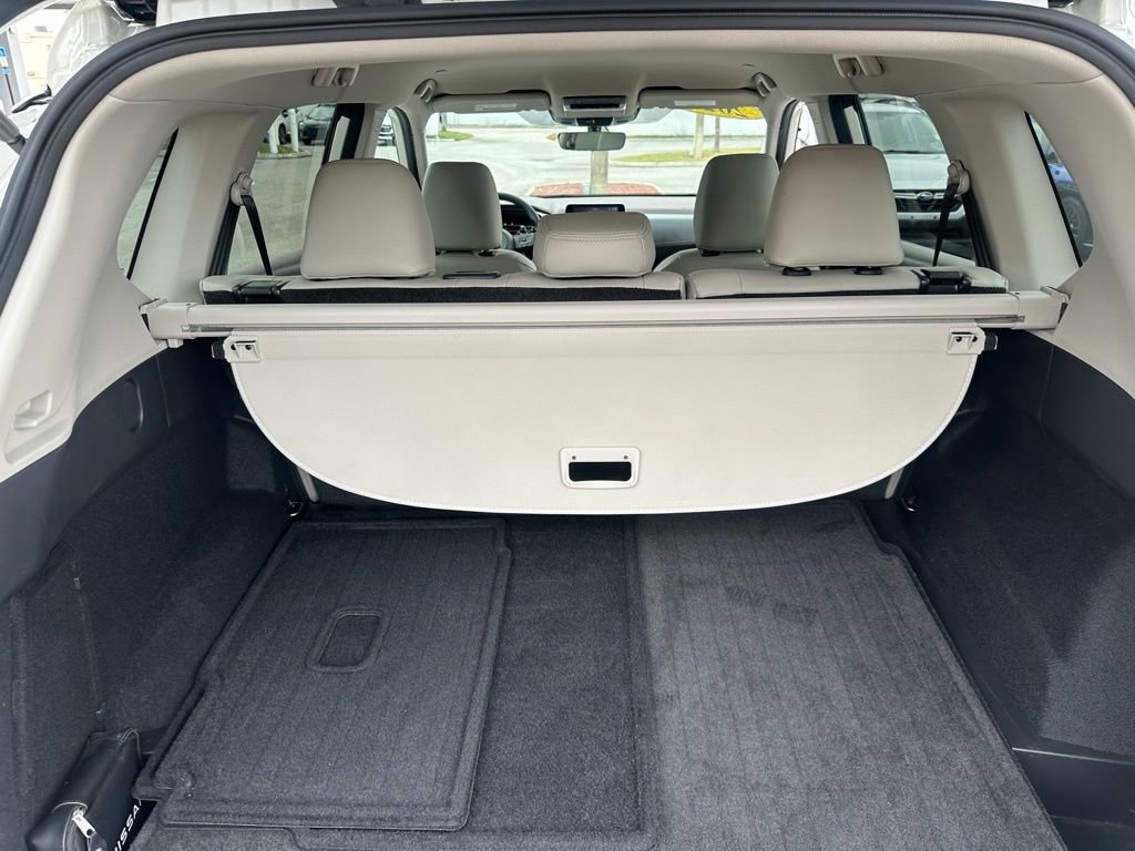 Used 2023 Nissan Rogue SV image 7