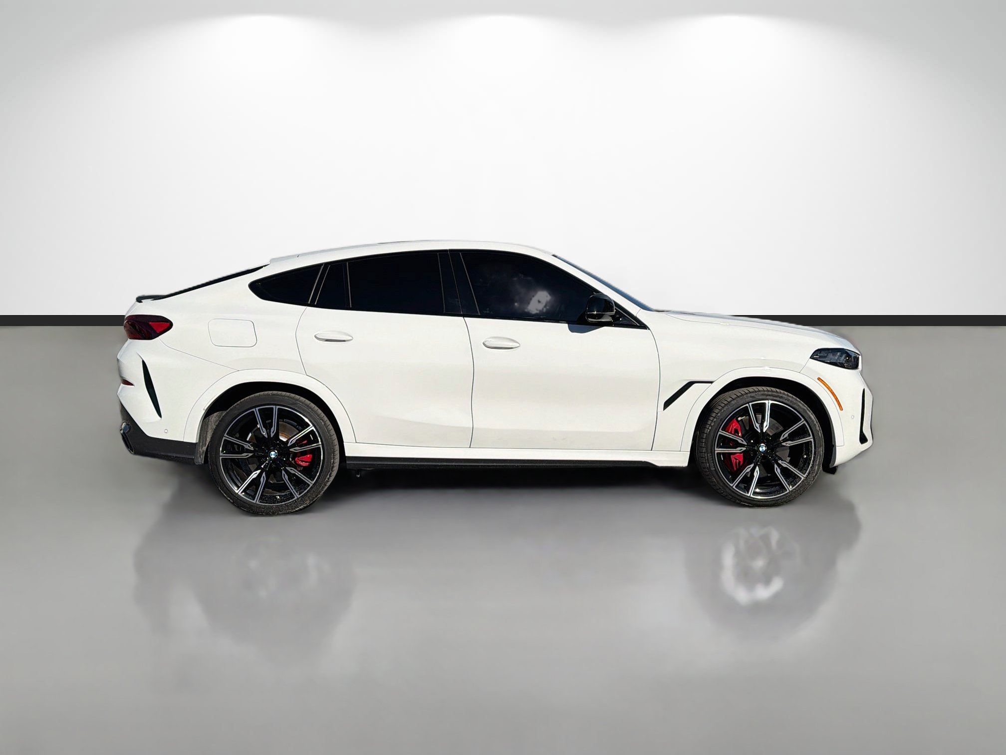 Used 2025 BMW X6 M60i AWD/4WD image 2