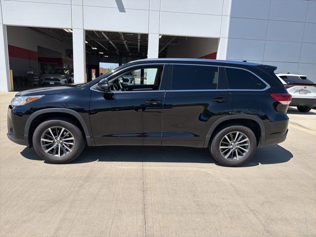Used 2017 Toyota Highlander FWD V6 image 3