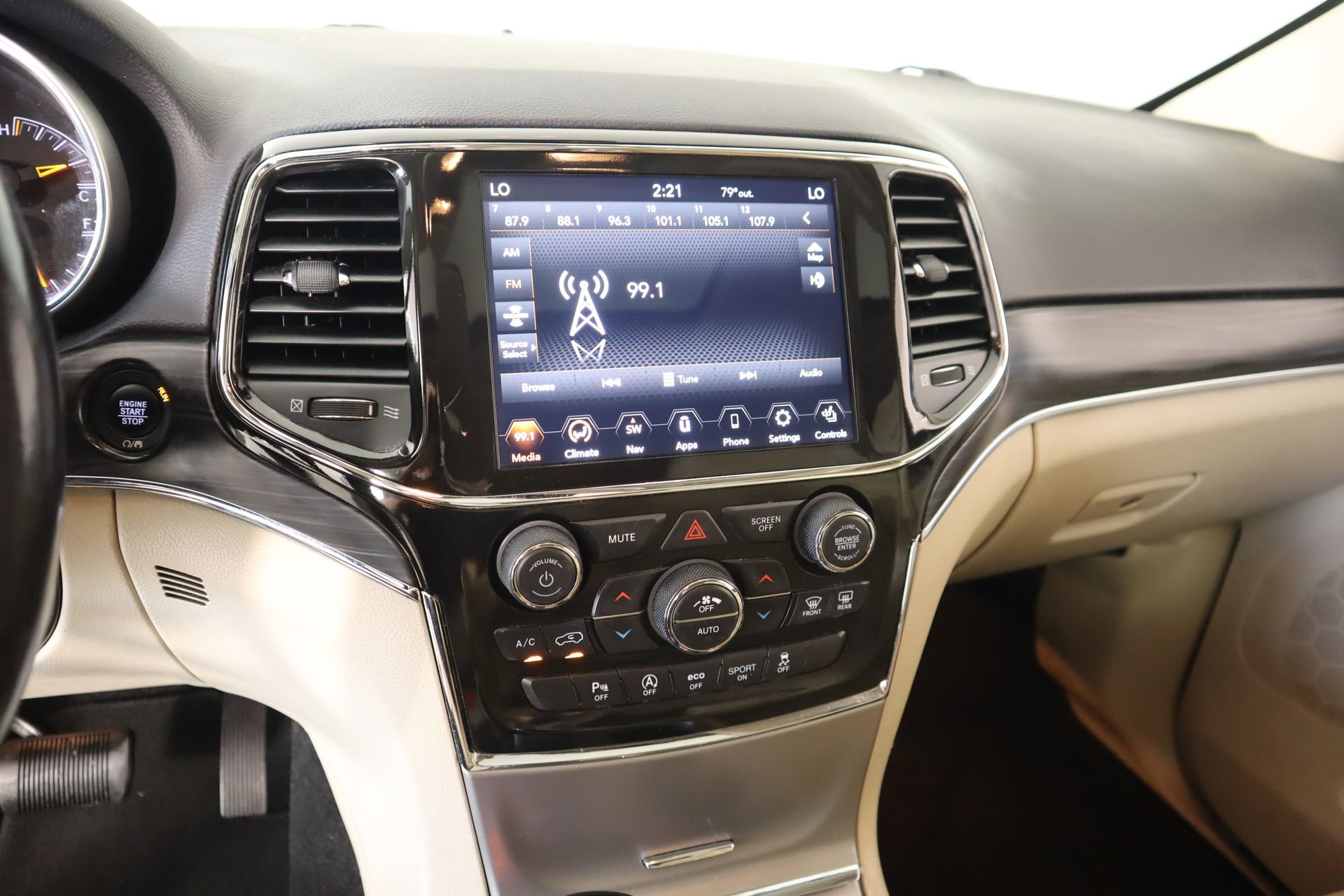 Used 2022 Jeep Grand Cherokee Limited RWD image 5