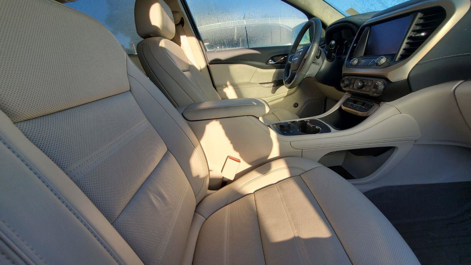 Used 2023 GMC Acadia Denali w/ Denali Technology Package AWD/4WD image 4