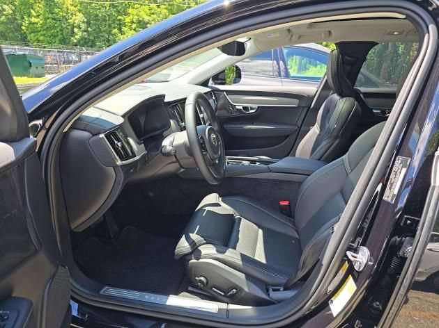 Used 2025 Volvo V90 B6 Cross Country Ultra AWD/4WD image 5