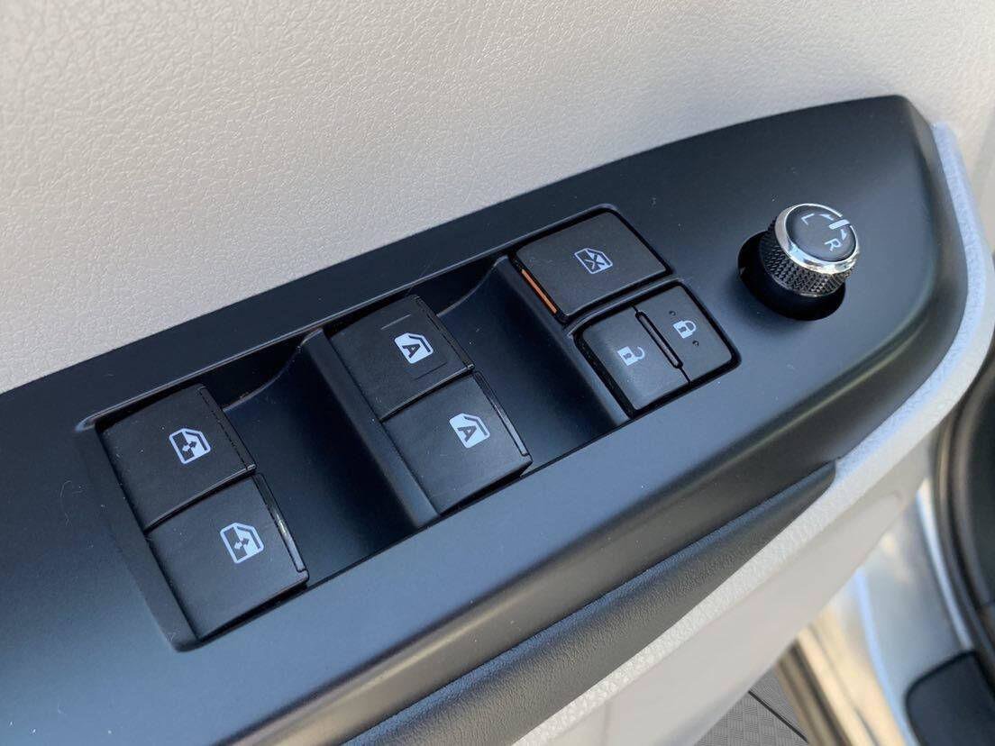 Used 2015 Toyota Highlander Plus AWD/4WD image 12