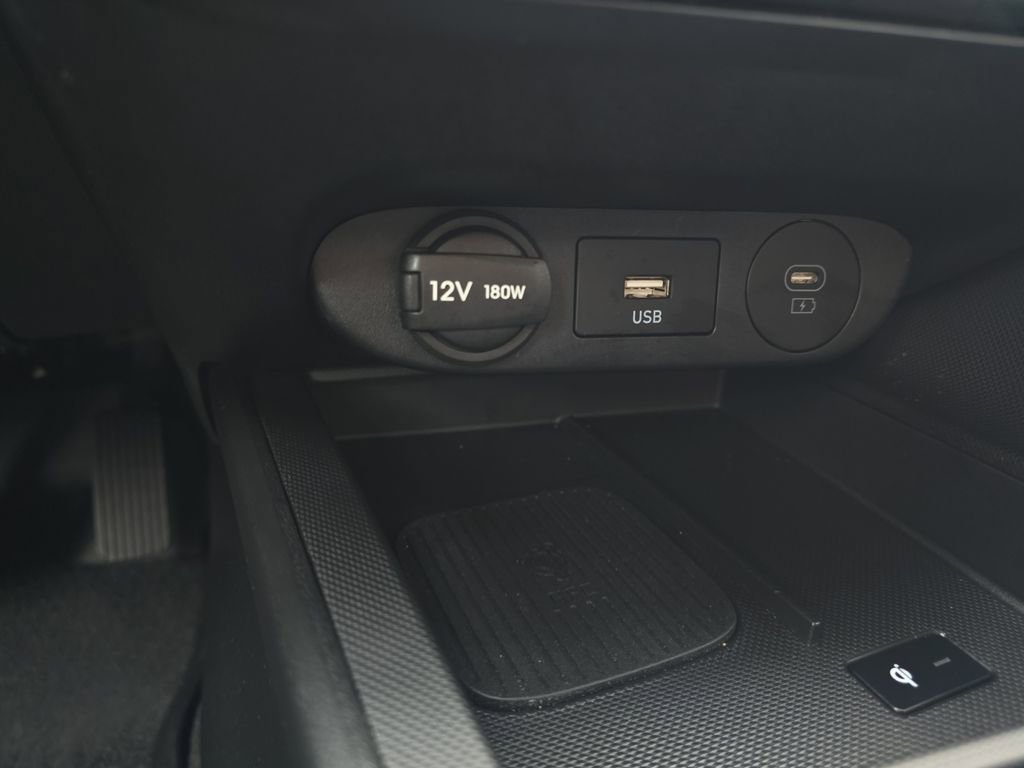 Certified 2025 Hyundai Elantra Limited image 24