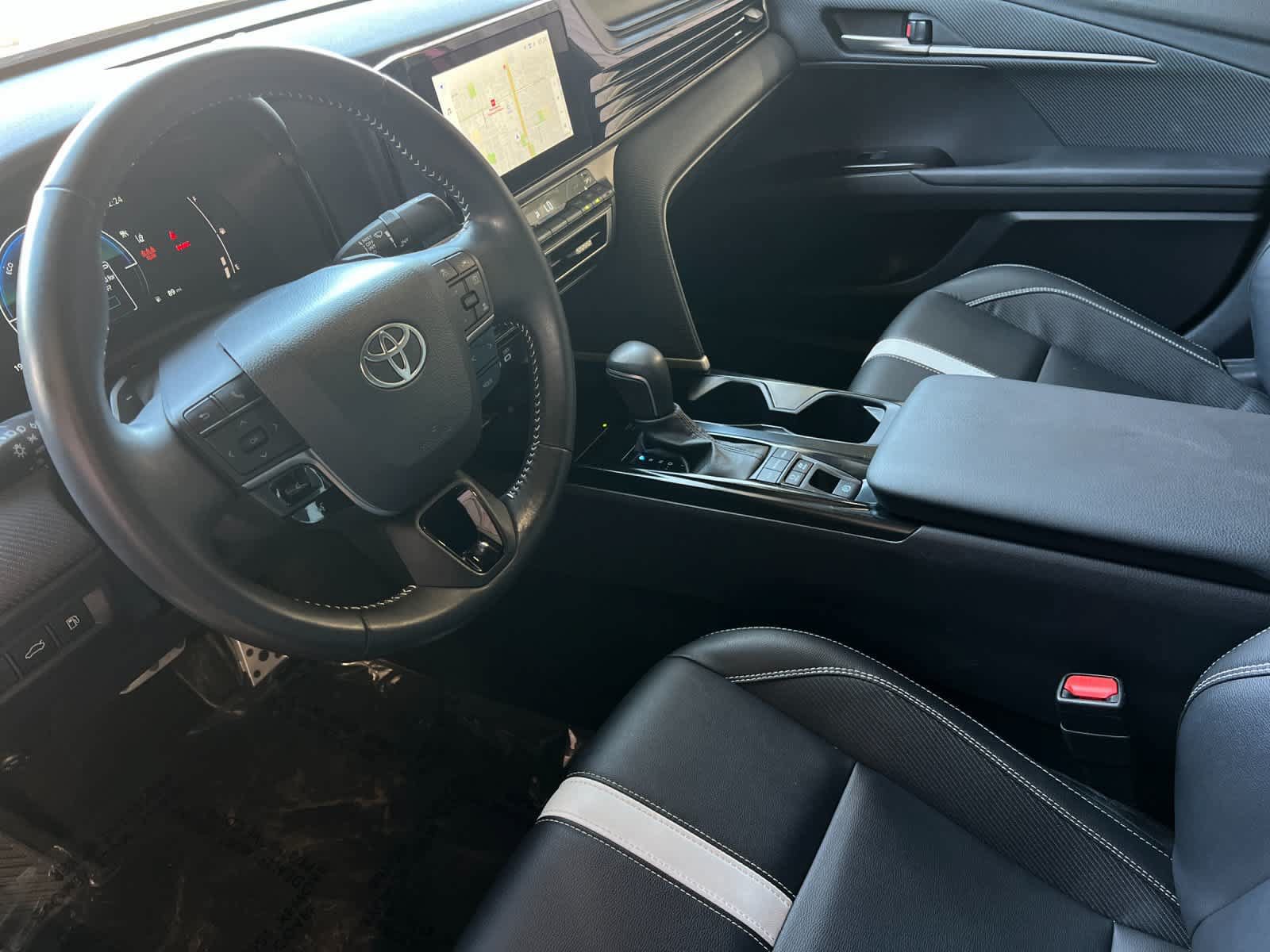 Used 2025 Toyota Camry SE FWD image 11