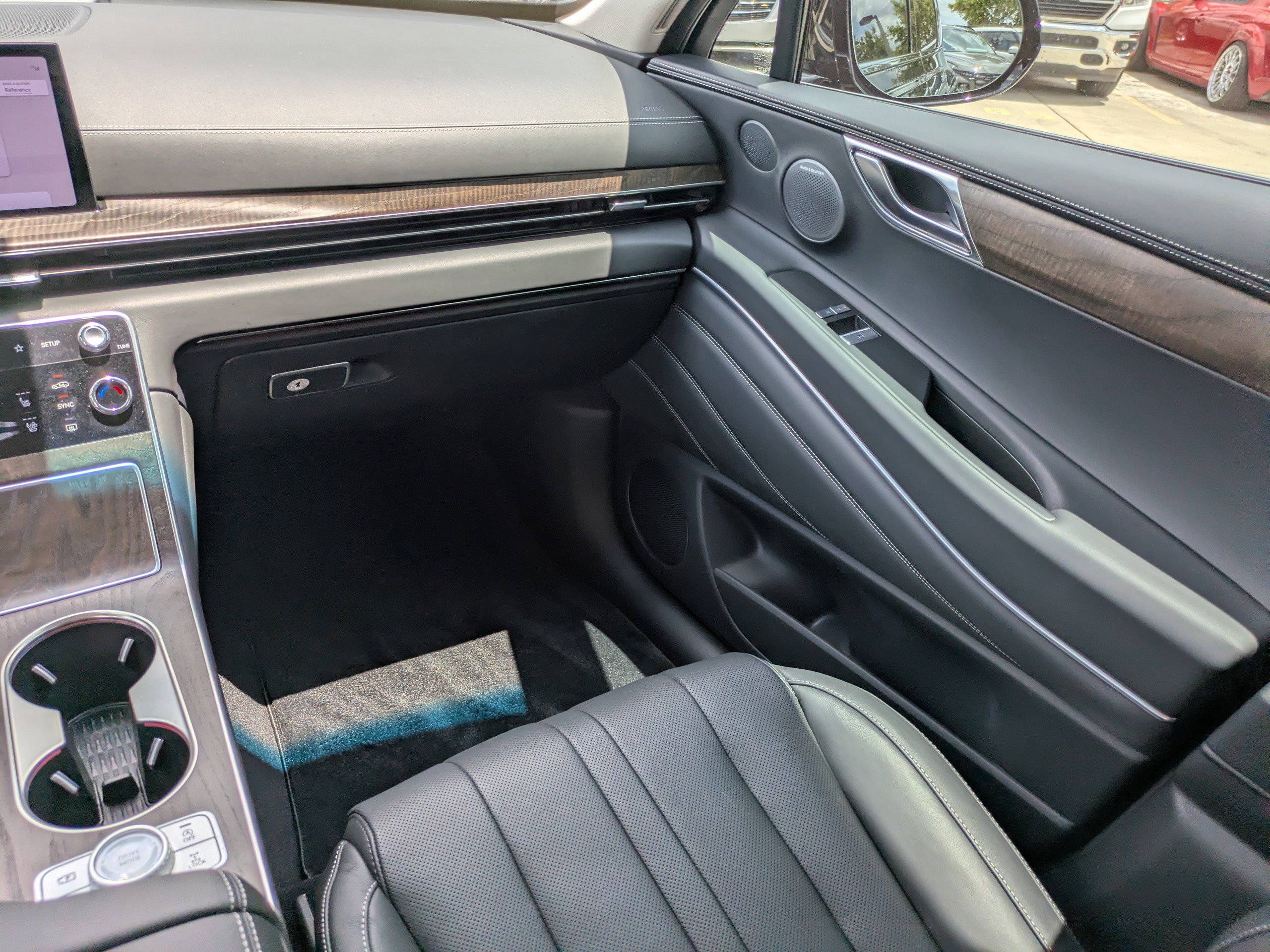 Certified 2025 Genesis GV80 2.5T Advanced AWD/4WD image 16