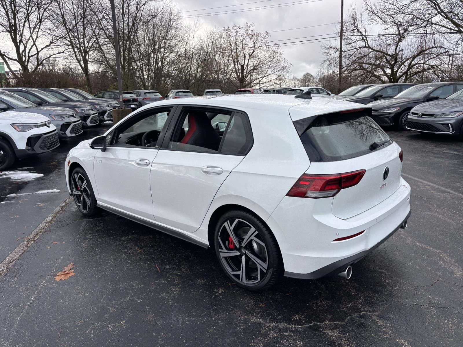 New 2026 Volkswagen GTI SE FWD image 5