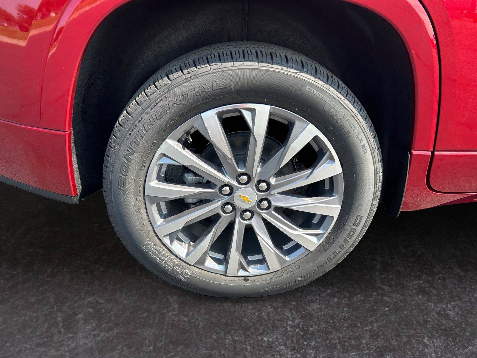 Used 2023 Chevrolet Traverse Premier FWD image 28