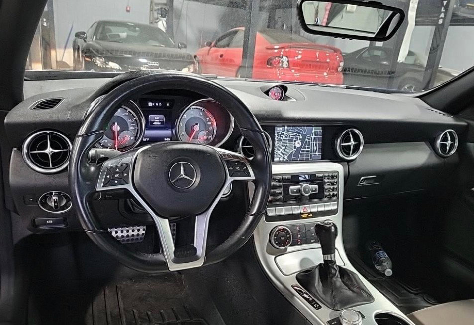 Used 2015 Mercedes-Benz SLK 250 image 10