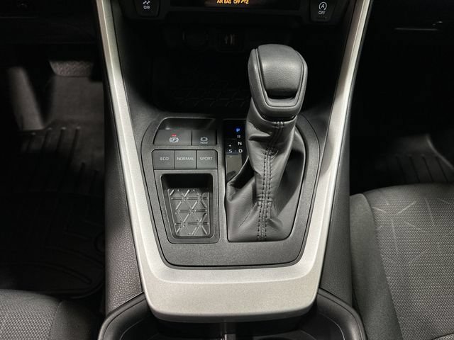 Used 2025 Toyota RAV4 XLE FWD image 25