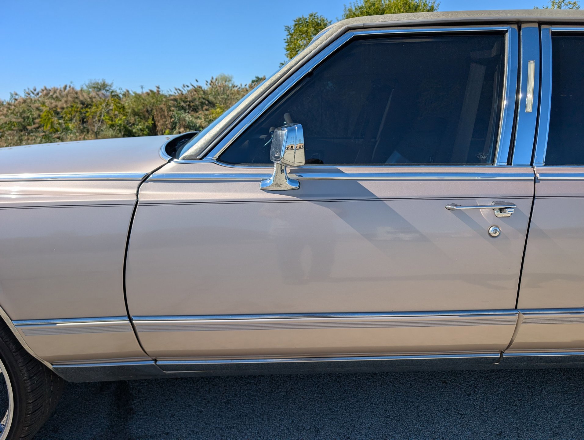 Used 1990 Cadillac Brougham image 38