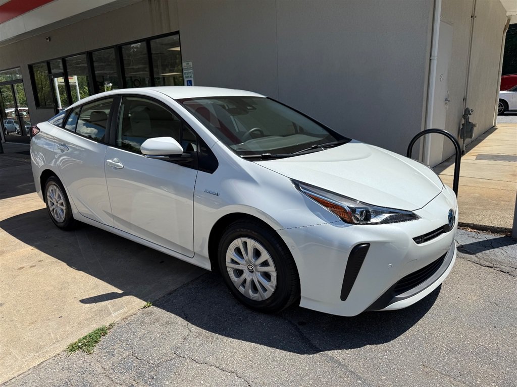 Used 2022 Toyota Prius LE FWD image 1