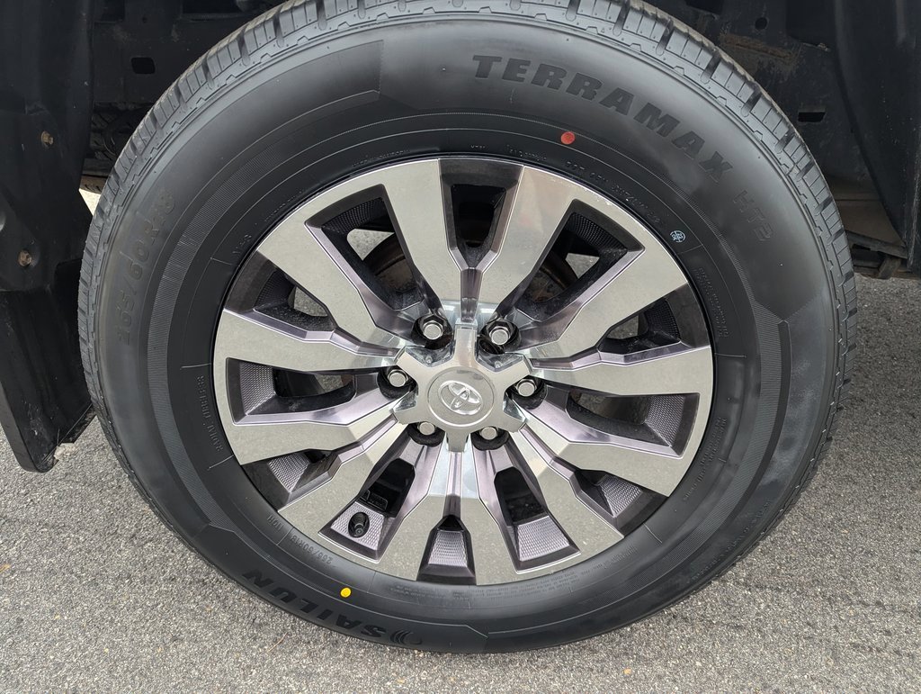 Used 2022 Toyota Tacoma Limited image 12