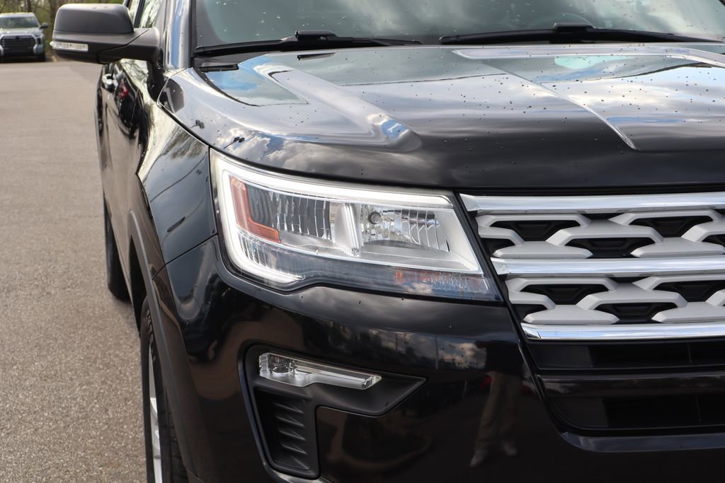 Used 2019 Ford Explorer XLT w/ Equipment Group 202A AWD/4WD image 5