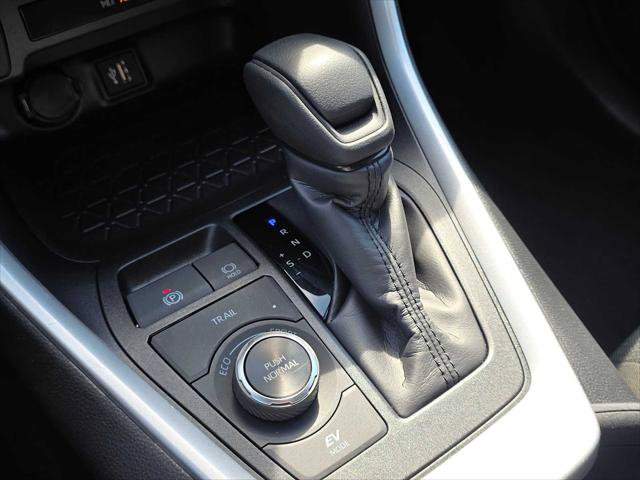 Used 2025 Toyota RAV4 LE AWD/4WD image 32