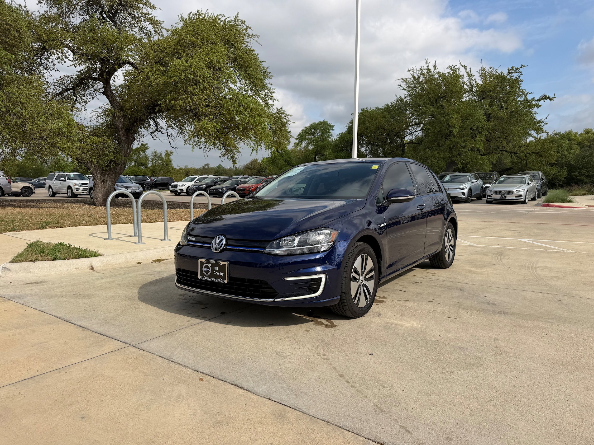 Used 2019 Volkswagen e-Golf SE FWD image 2