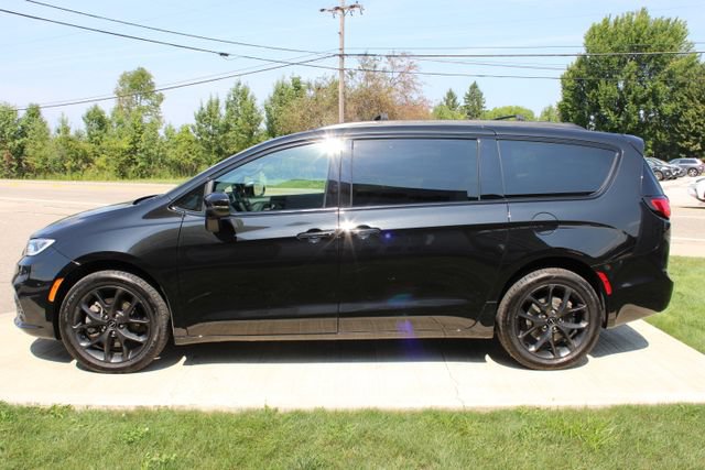 Used 2023 Chrysler Pacifica Touring-L w/ S Appearance Package AWD/4WD image 27