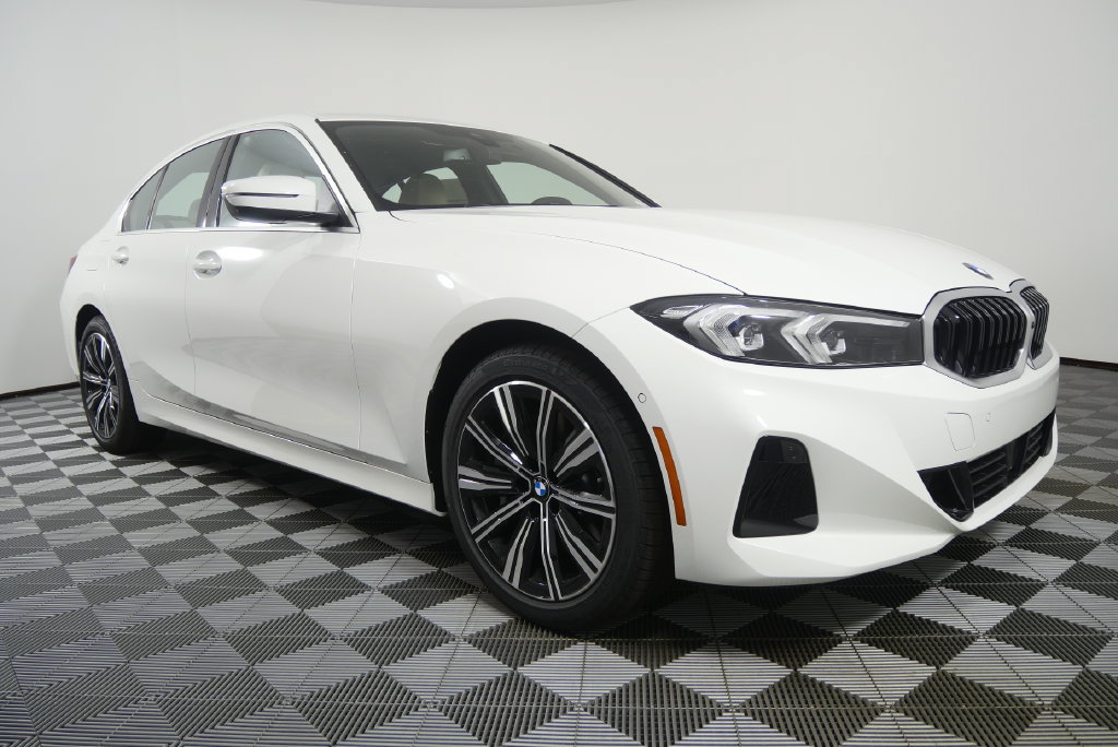 New 2026 BMW 330i Sedan w/ Premium Package RWD image 2