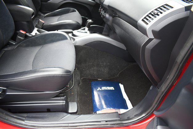 Used 2012 Mitsubishi Outlander SE AWD/4WD image 25