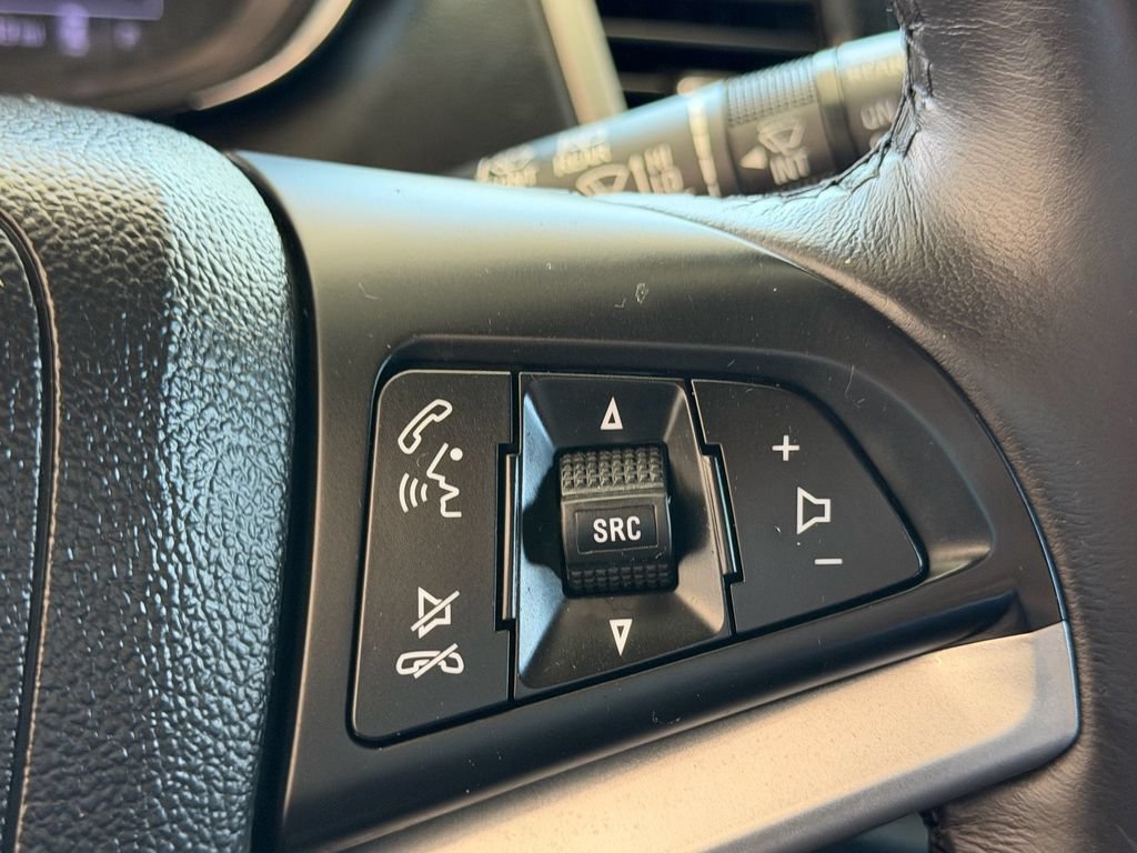 Used 2020 Chevrolet Trax LT w/ LT Convenience Package FWD image 21