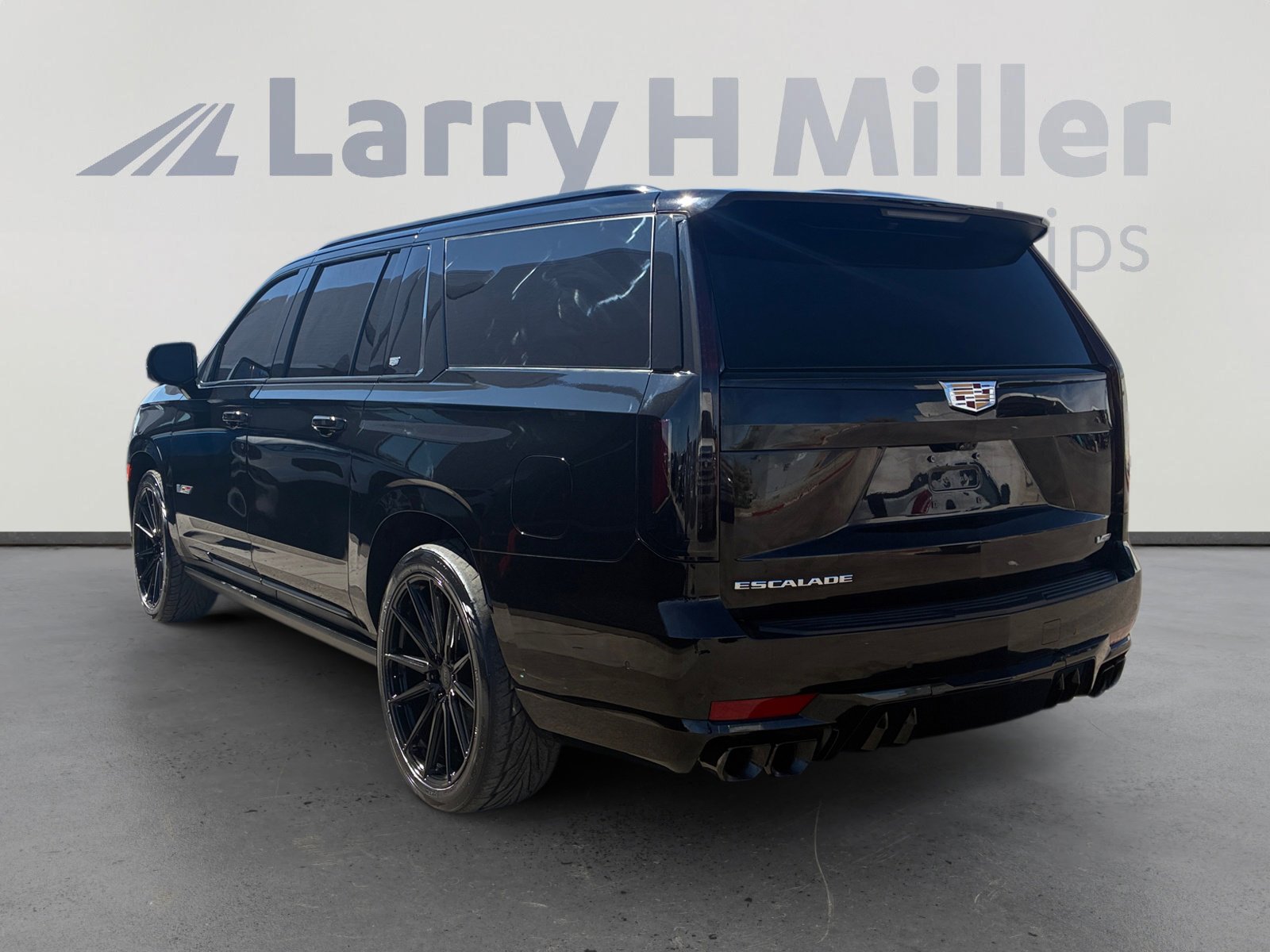 Used 2023 Cadillac Escalade ESV V w/ Heavy-Duty Trailer Package image 3
