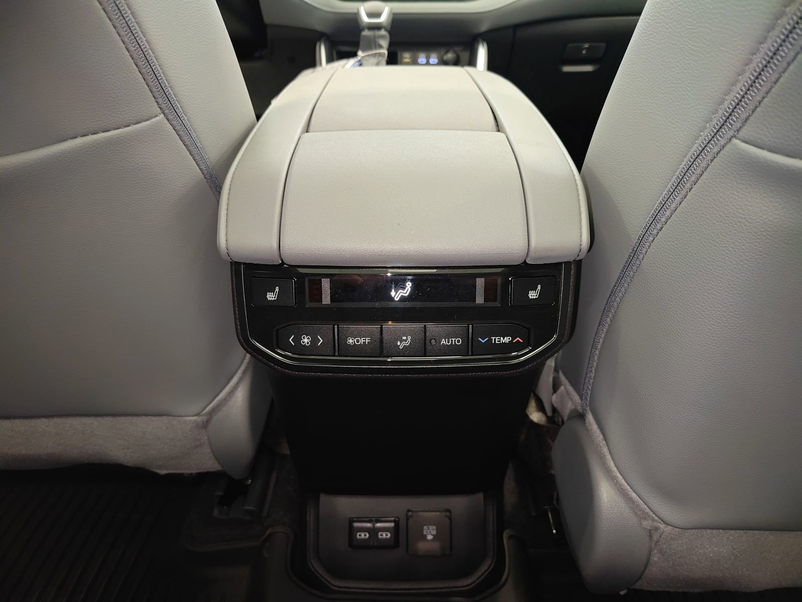 New 2026 Toyota Highlander Platinum image 33