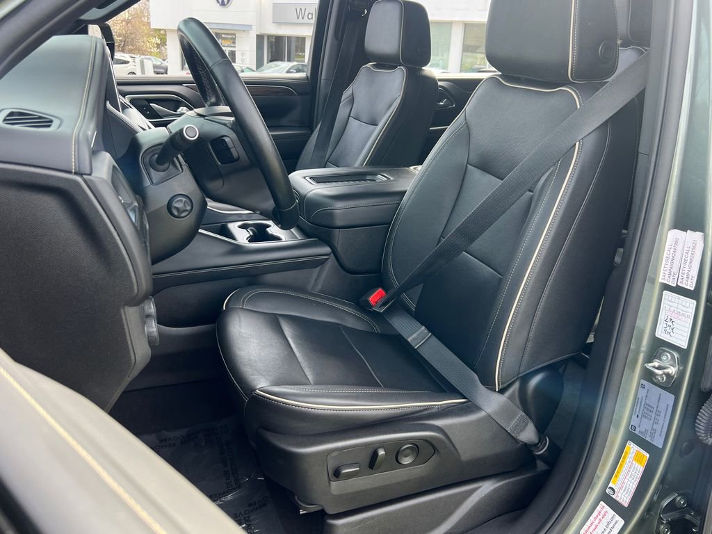 Used 2023 Chevrolet Suburban Premier image 21