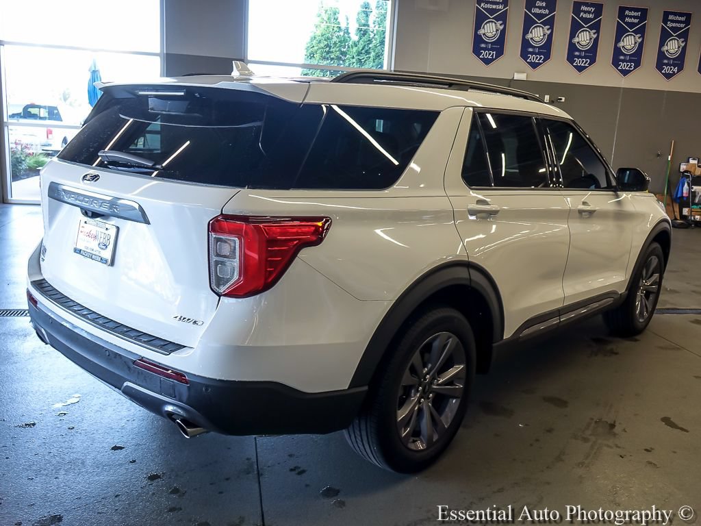 Used 2024 Ford Explorer XLT w/ Equipment Group 202A AWD/4WD image 8