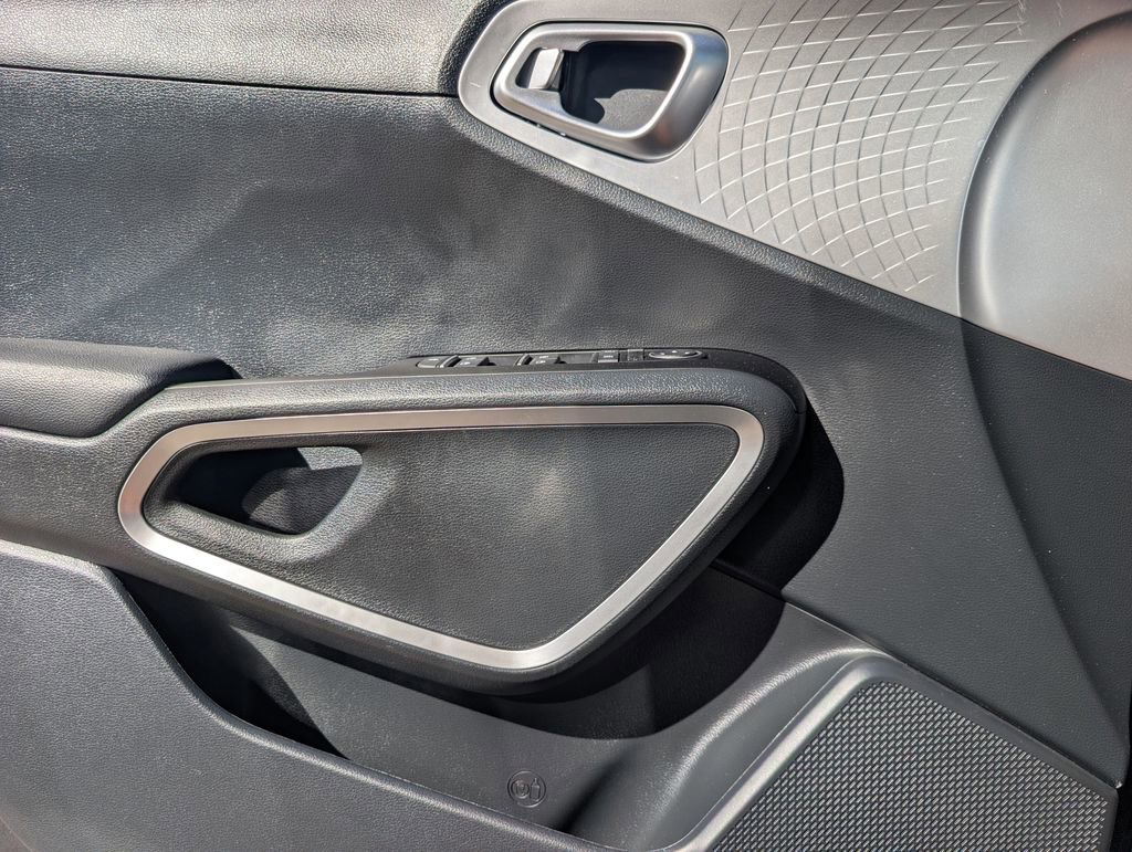 Certified 2025 Kia Soul LX image 16