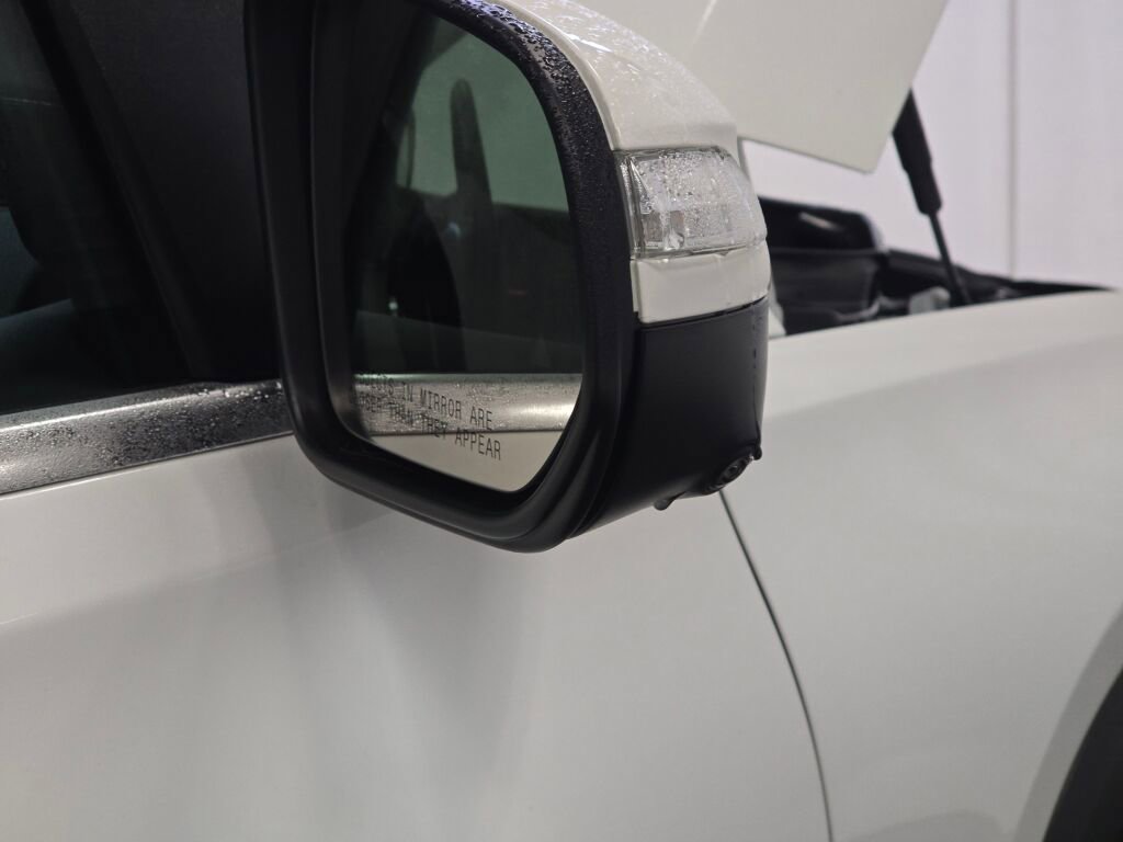 Used 2025 Mercedes-Benz GLE 350 4MATIC w/ Driver Assistance Package image 30