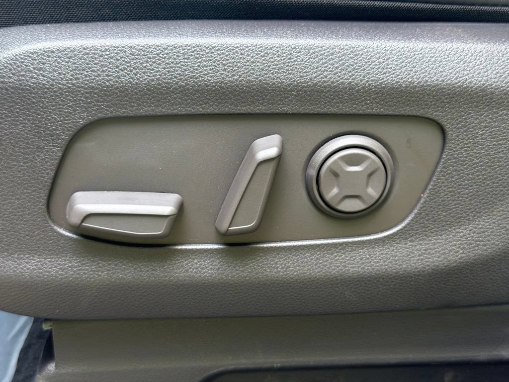 Used 2026 Kia Carnival EX FWD image 19