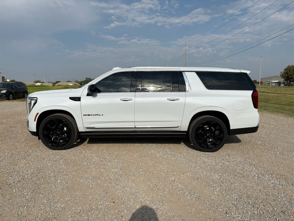 New 2026 GMC Yukon XL Denali w/ Denali Reserve Package AWD/4WD image 8