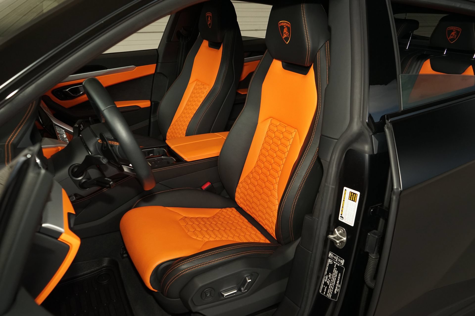 Used 2022 Lamborghini Urus AWD/4WD image 8
