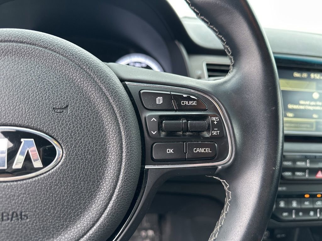 Used 2017 Kia Niro EX image 21