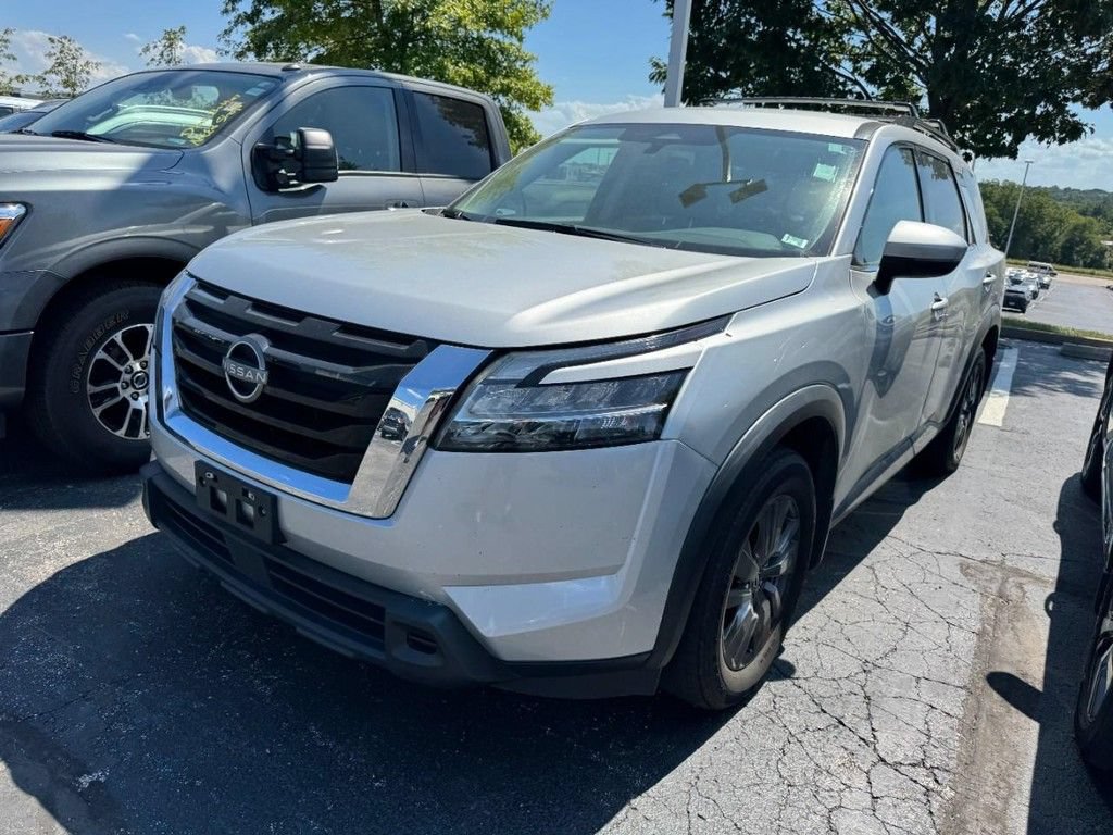 Used 2022 Nissan Pathfinder SV FWD image 3