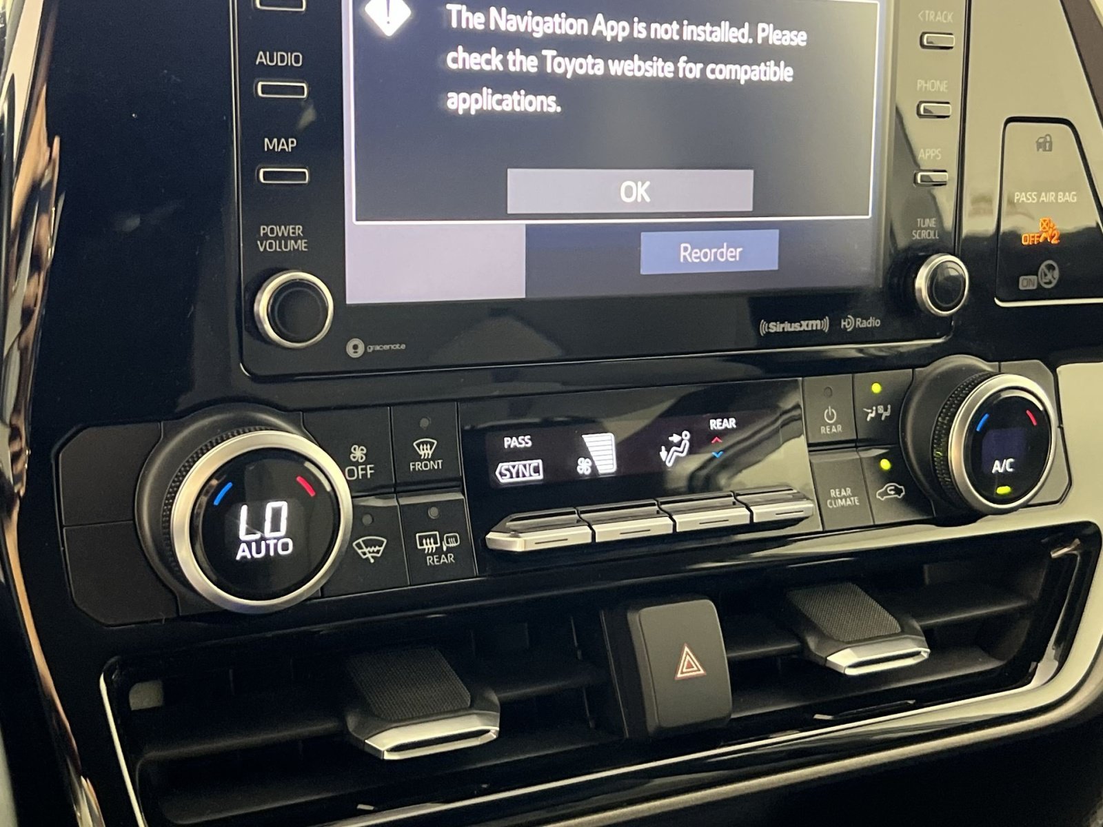 Used 2020 Toyota Highlander LE AWD/4WD image 21