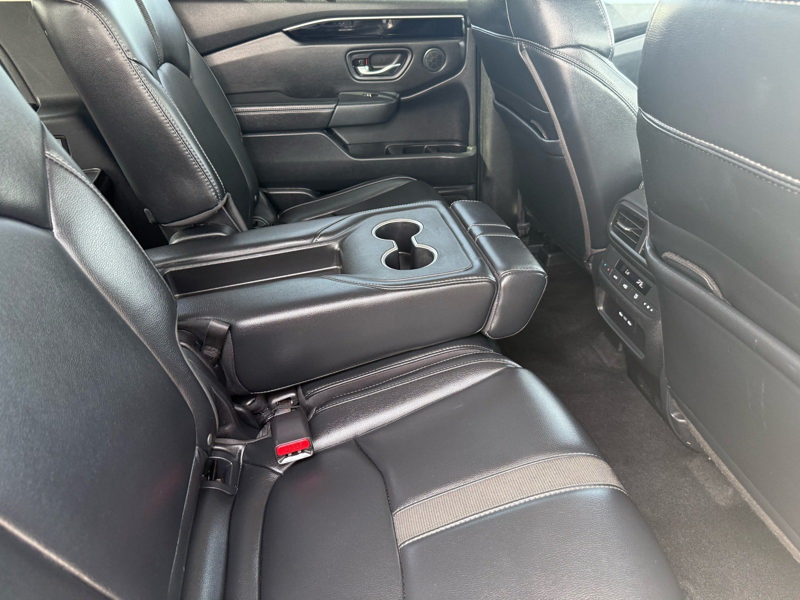 Used 2025 Honda Pilot EX-L image 29