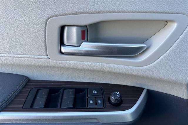 Certified 2024 Toyota Sienna XLE FWD image 10