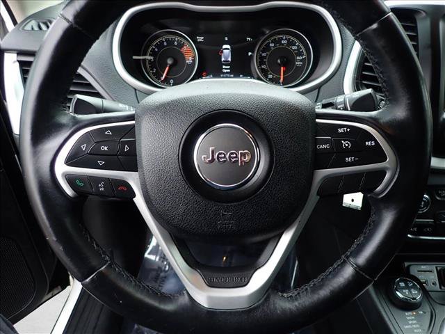 Used 2016 Jeep Cherokee Trailhawk AWD/4WD image 13