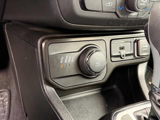 Used 2022 Jeep Renegade Altitude AWD/4WD image 24