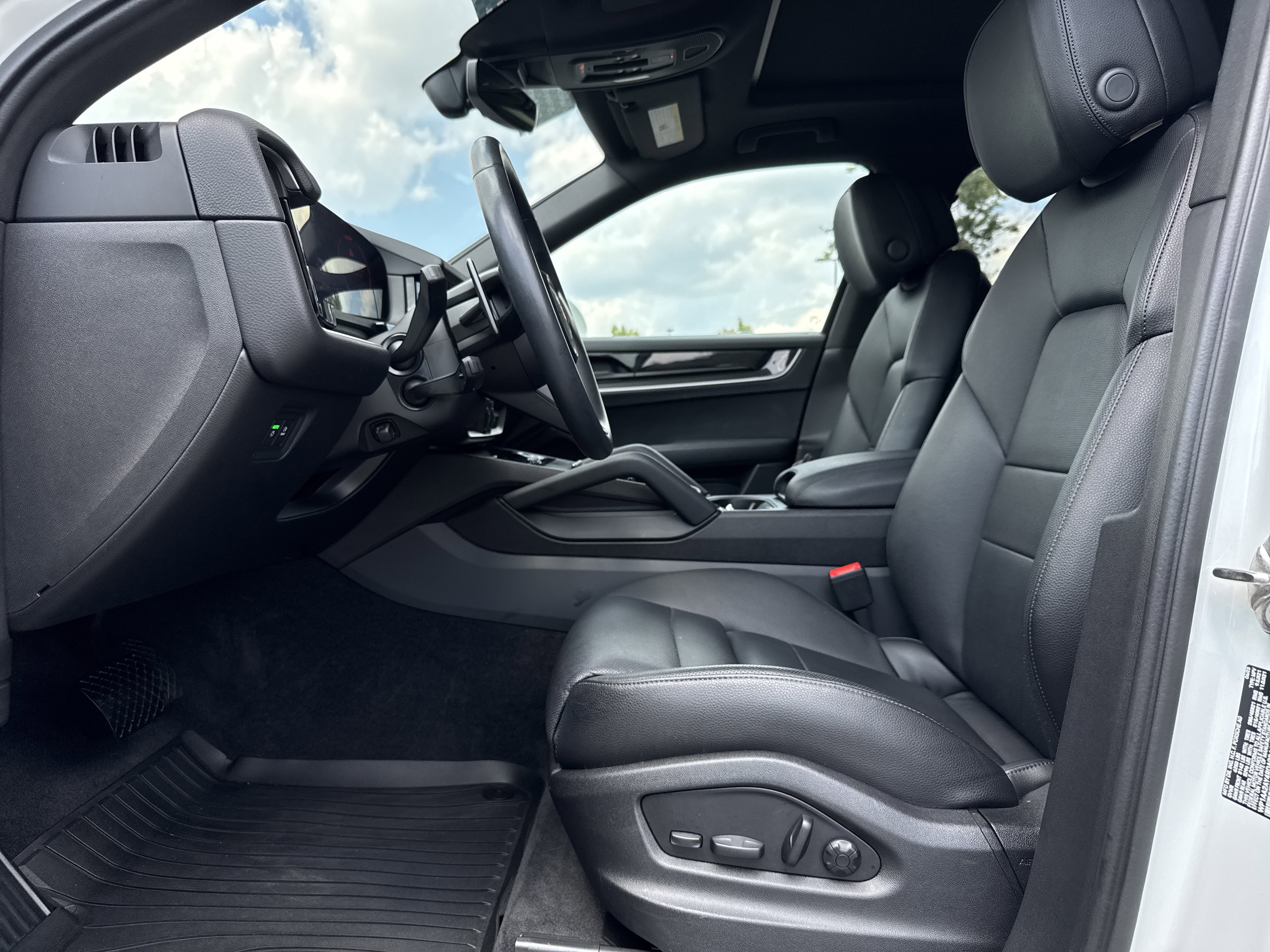 Used 2024 Porsche Cayenne image 17