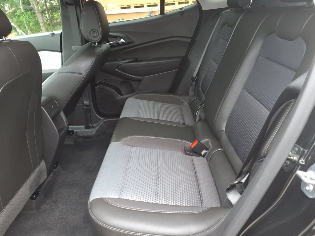 Used 2024 Chevrolet Trax LT w/ LT Convenience Package FWD image 13