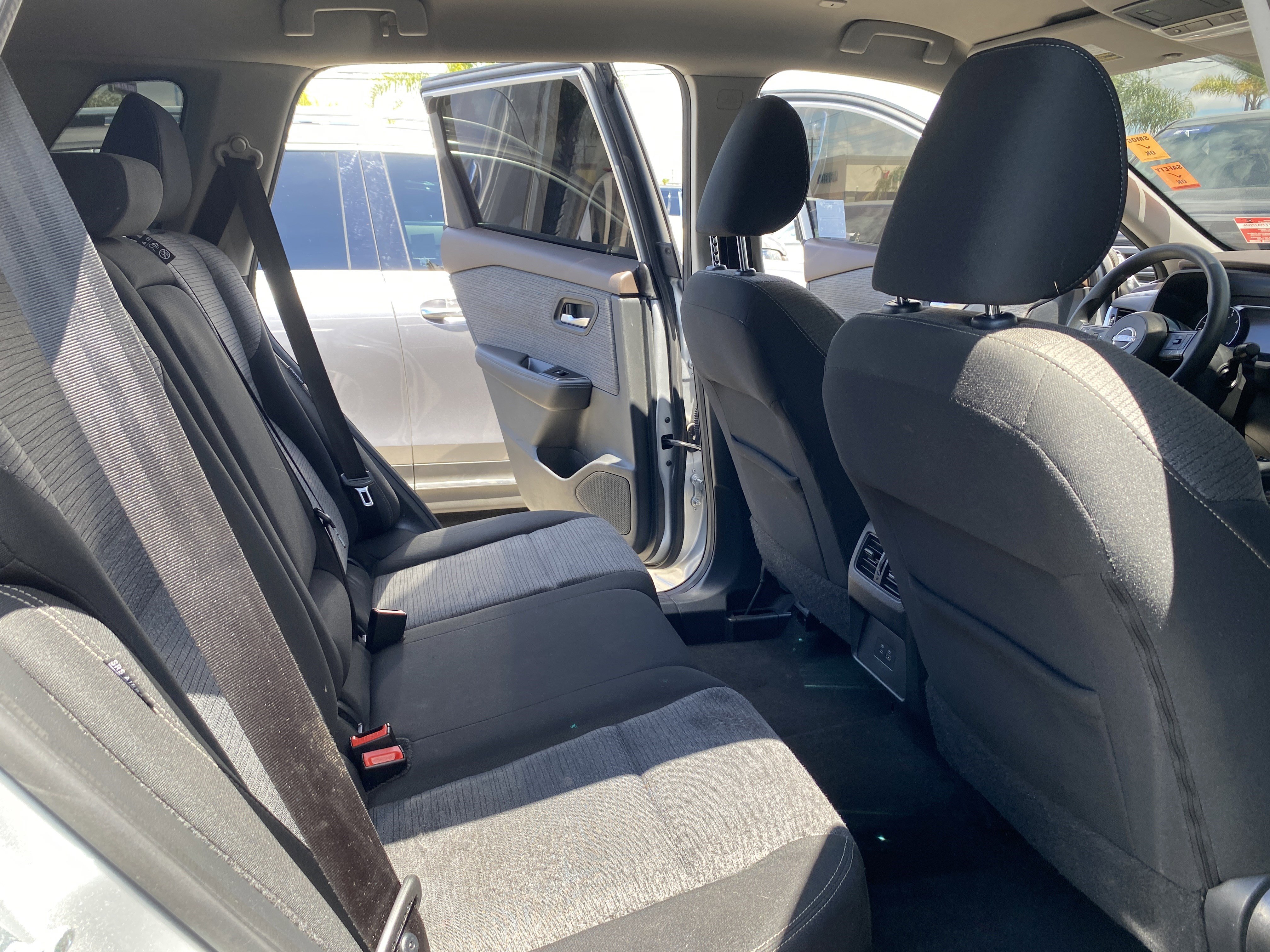 Used 2022 Nissan Rogue SV FWD image 18