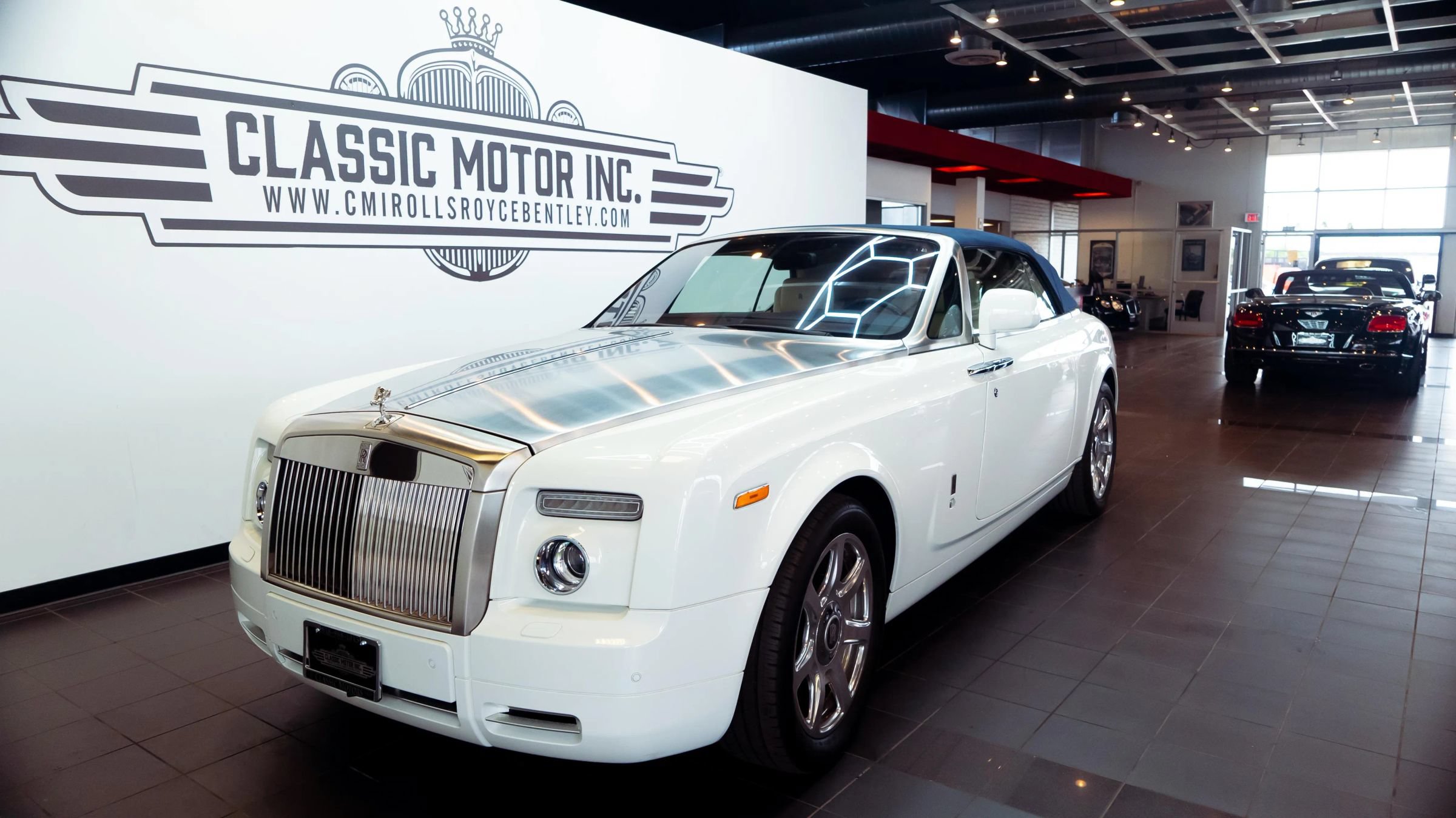 Used 2011 Rolls-Royce Phantom Drophead Coupe RWD image 17