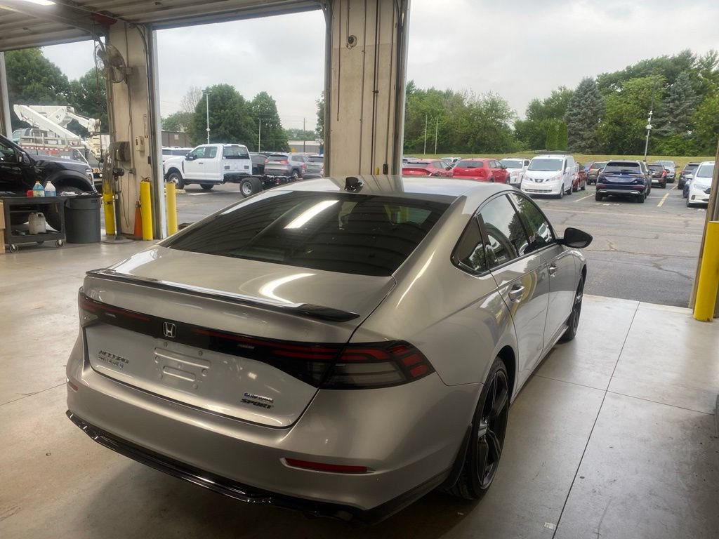 Used 2025 Honda Accord Sport image 4