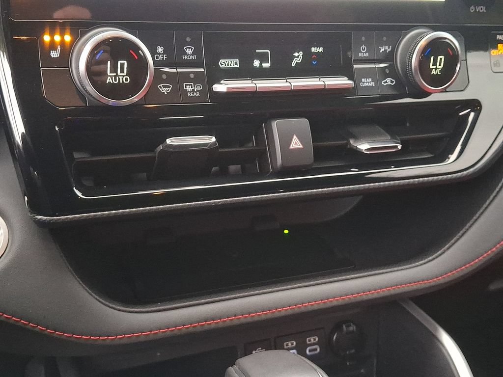 Used 2024 Toyota Highlander XSE AWD/4WD image 15