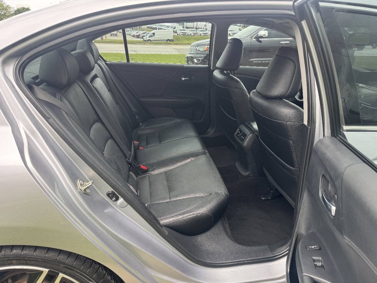 Used 2016 Honda Accord Touring image 19